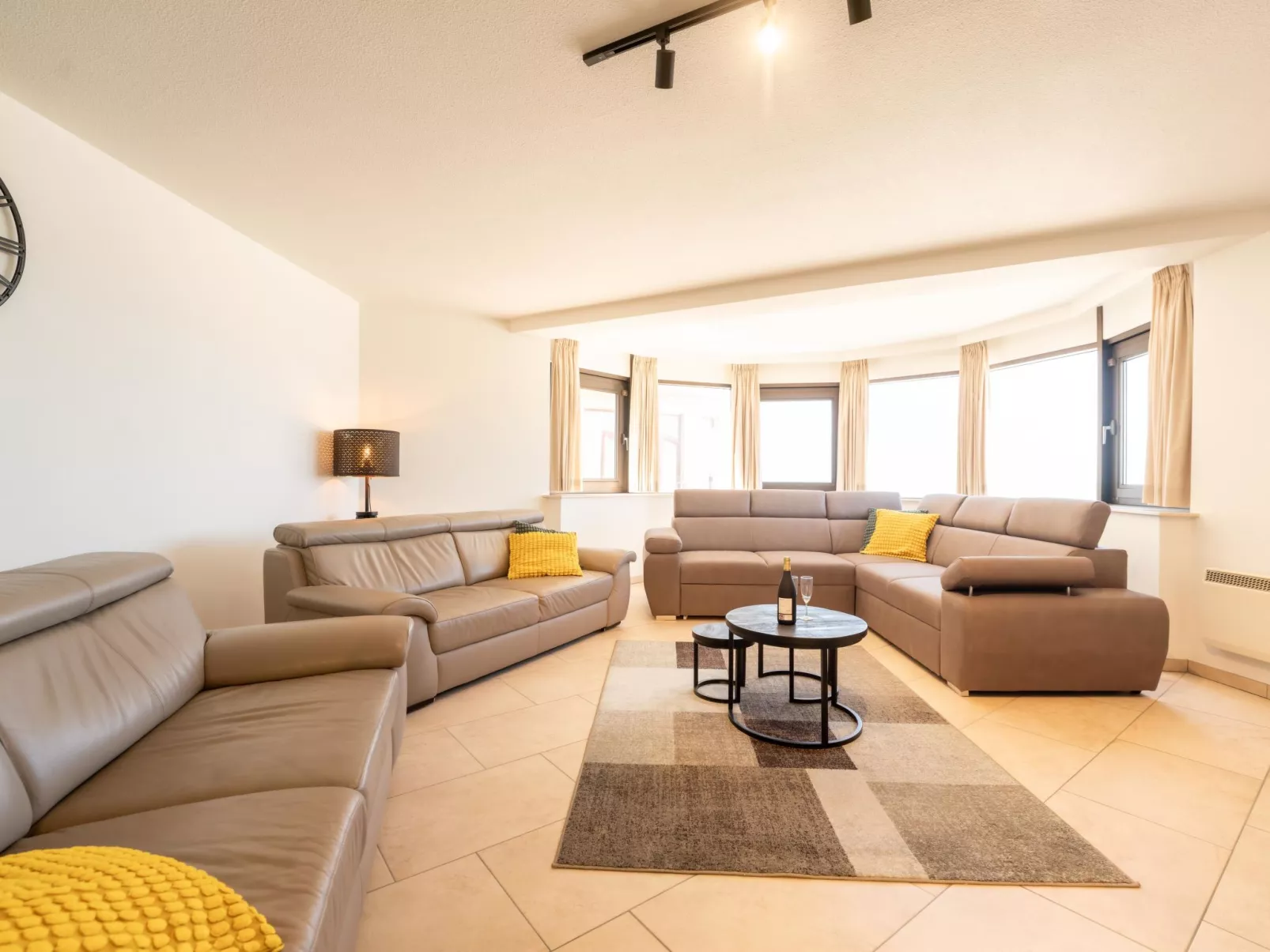 Aqua Vista with parking and seaview-Dedans