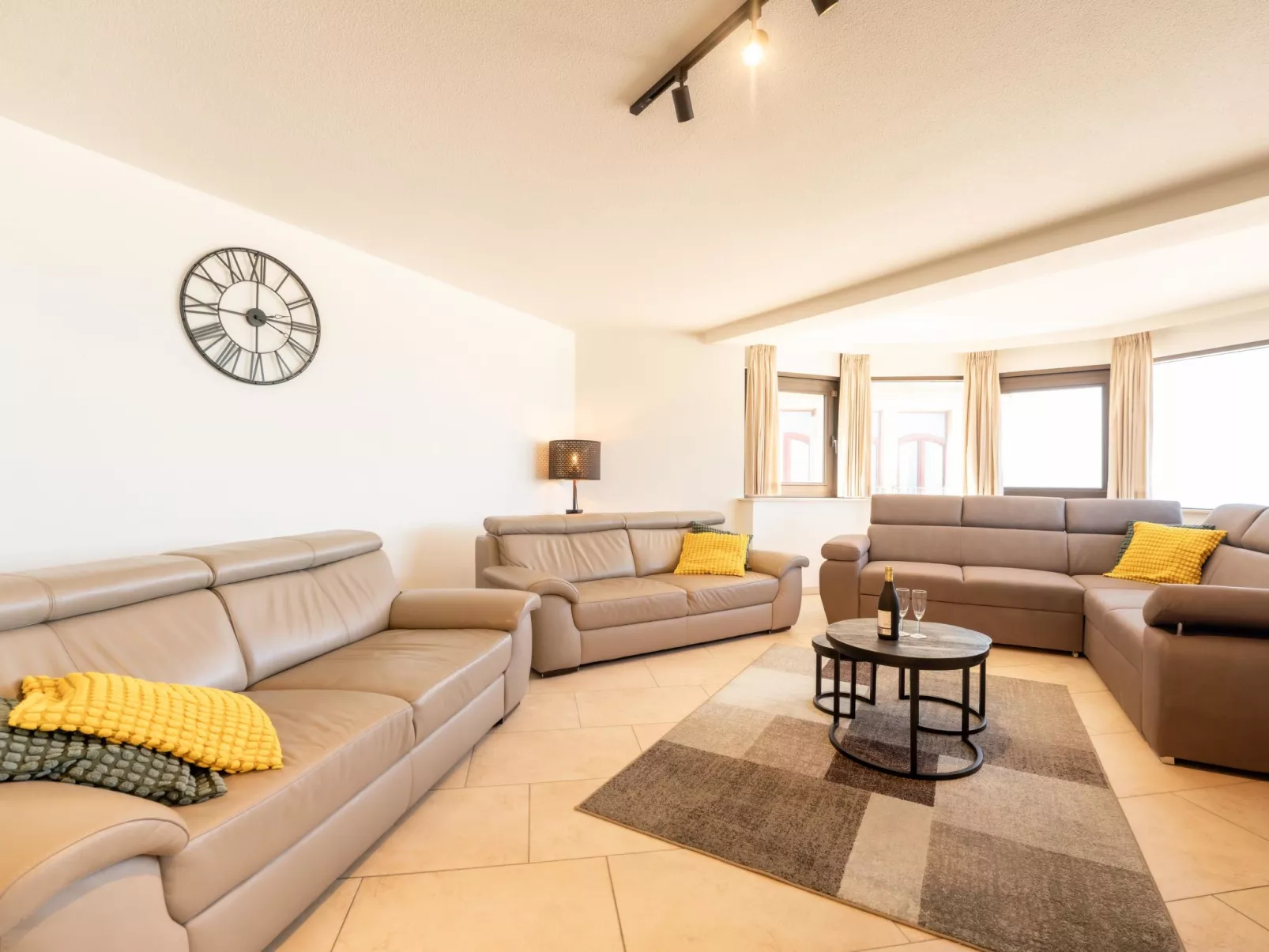 Aqua Vista with parking and seaview-Dedans