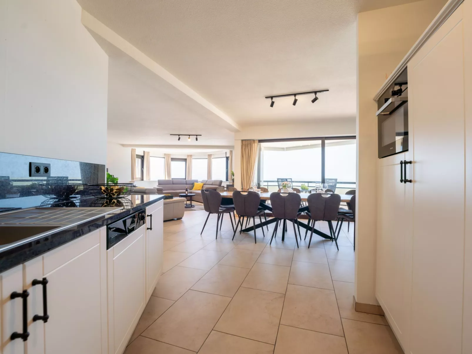 Aqua Vista with parking and seaview-Dedans