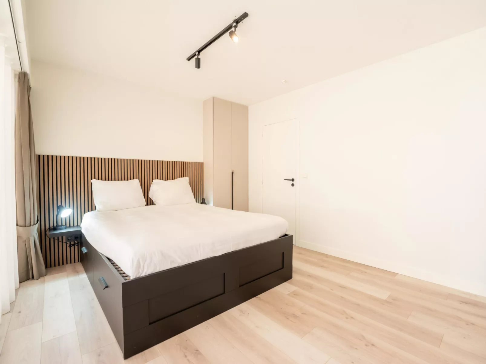 Aqua Vista with parking and seaview-Dedans