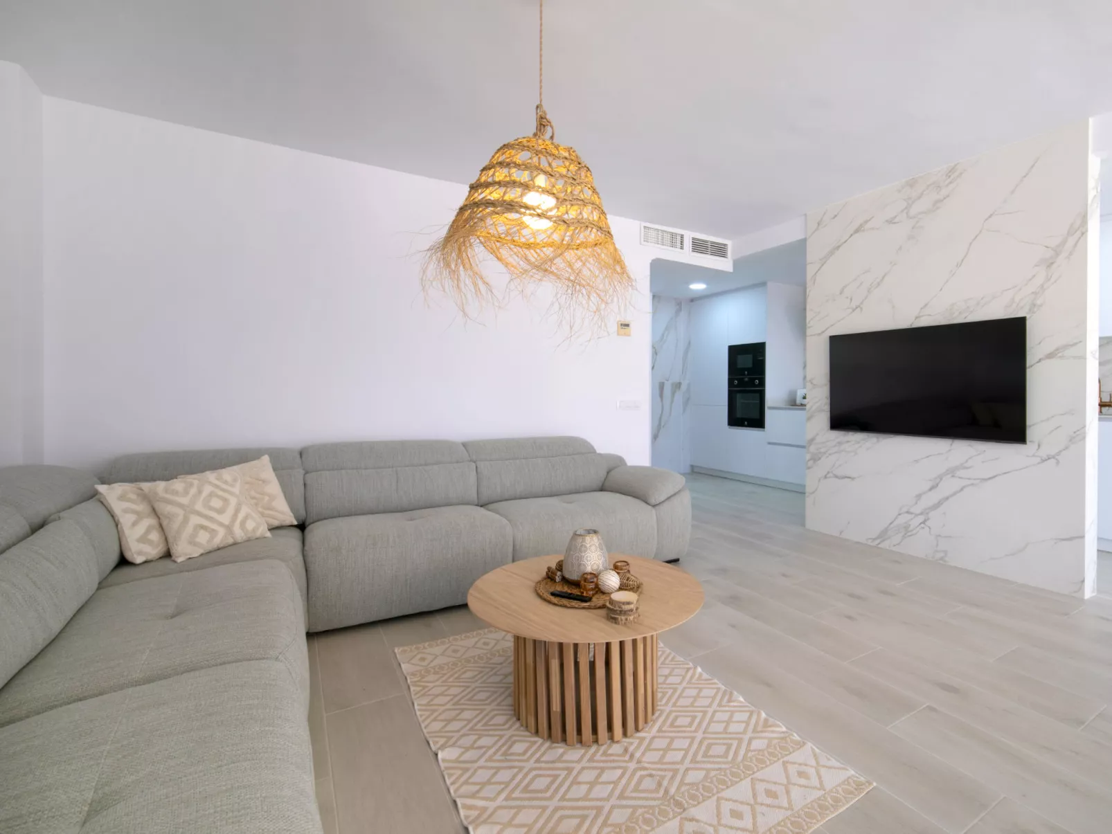 Coral Beach-Inside