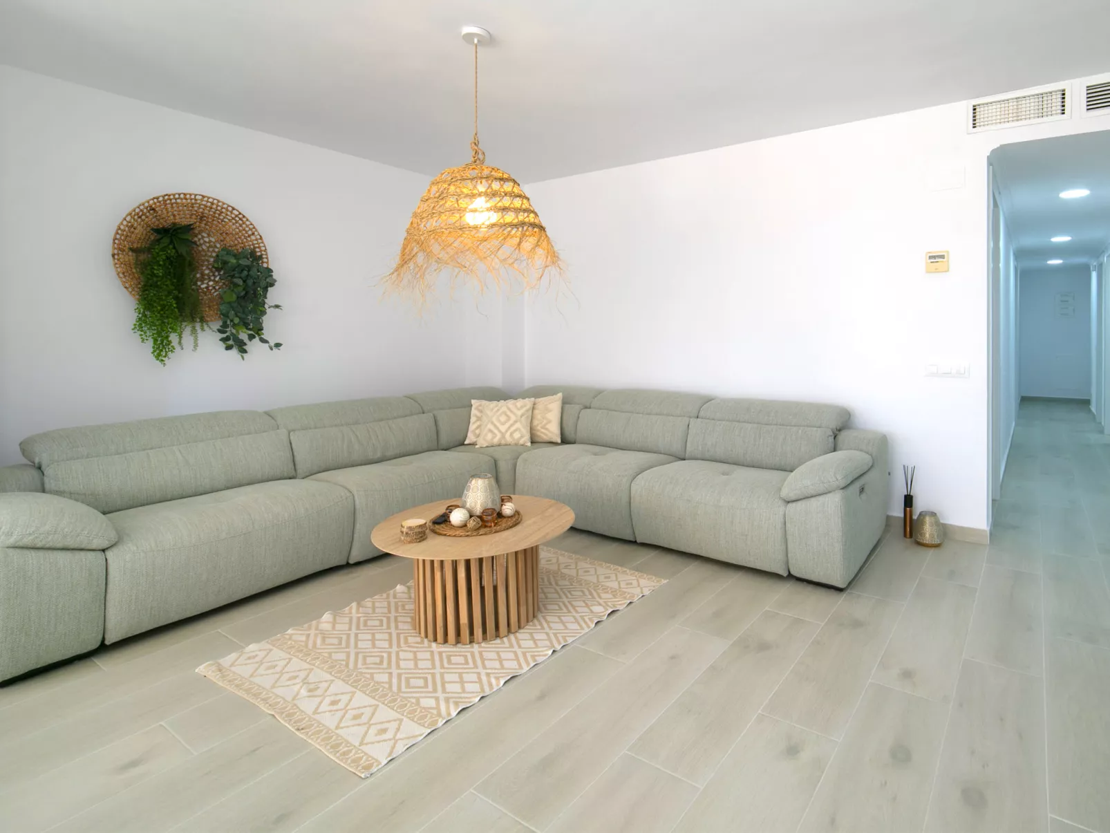 Coral Beach-Inside