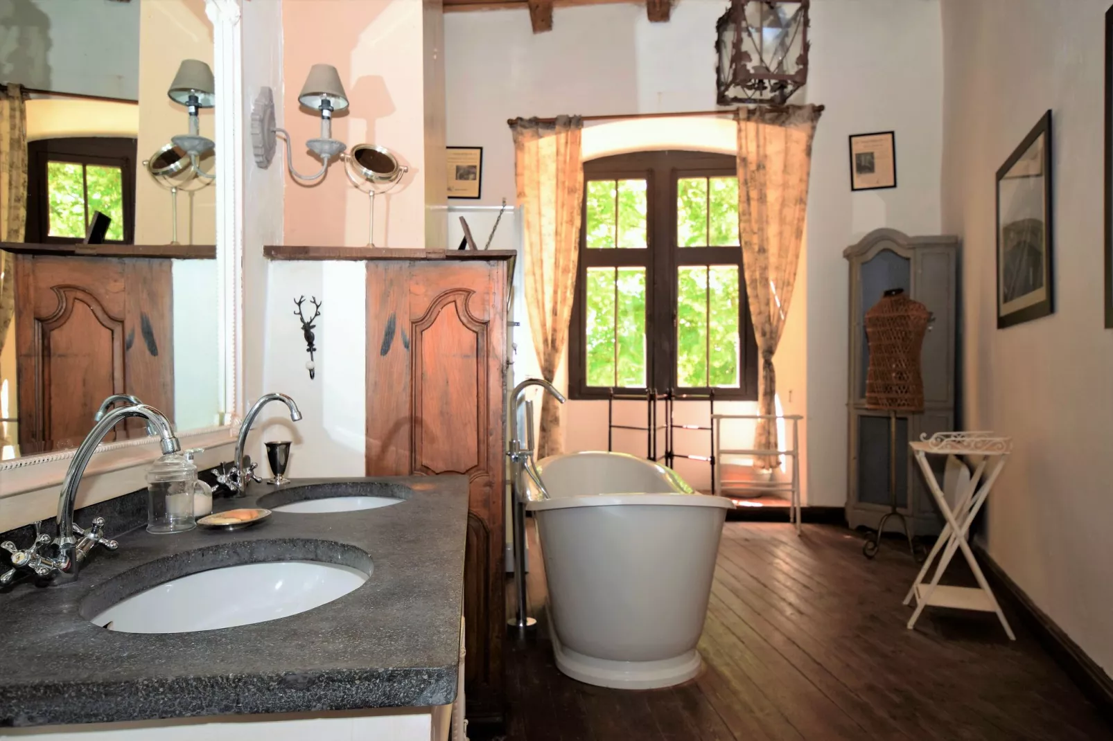 Chateau de Plèneselve 26P-Badezimmer
