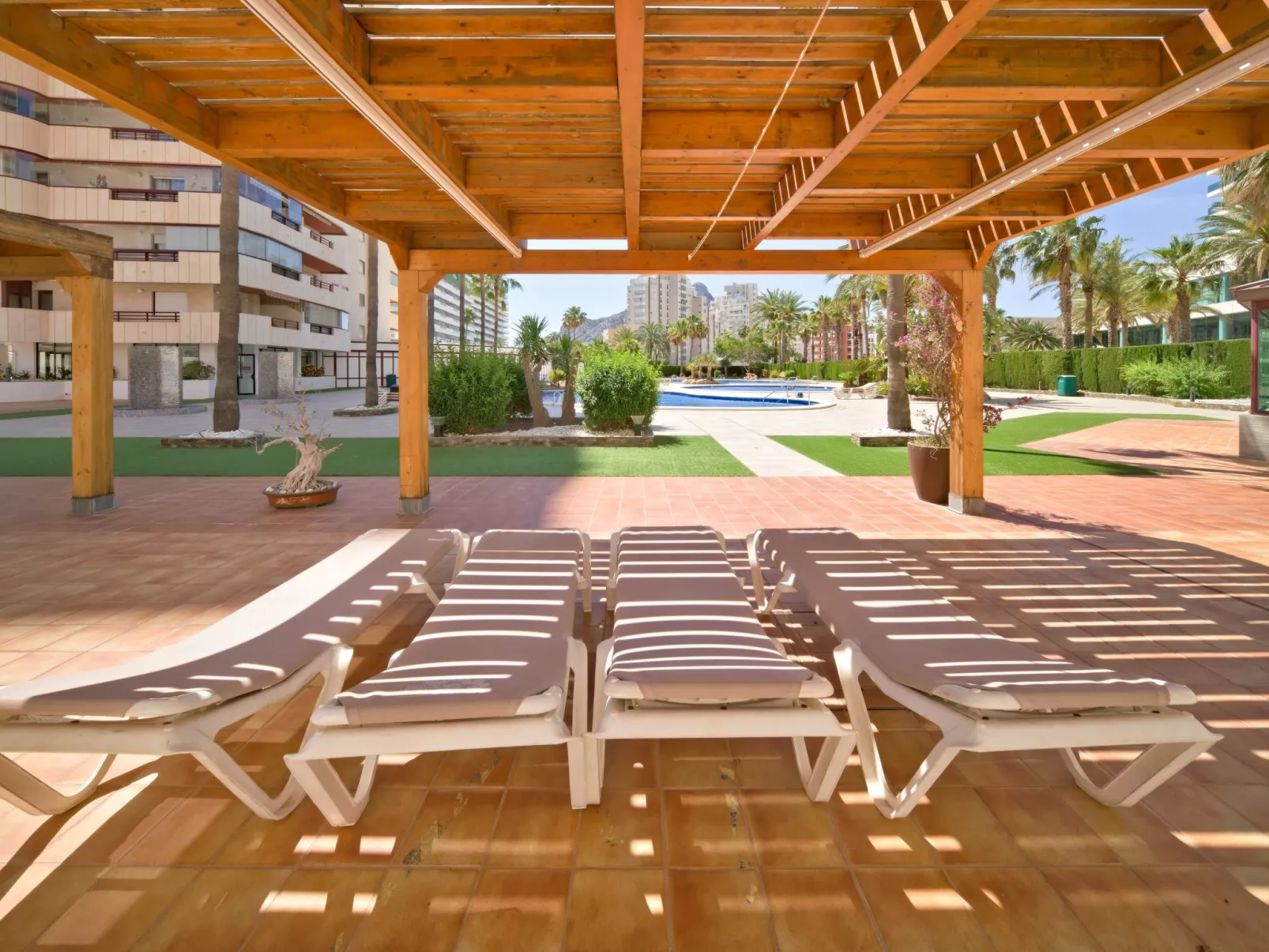 Coral Beach-Outside