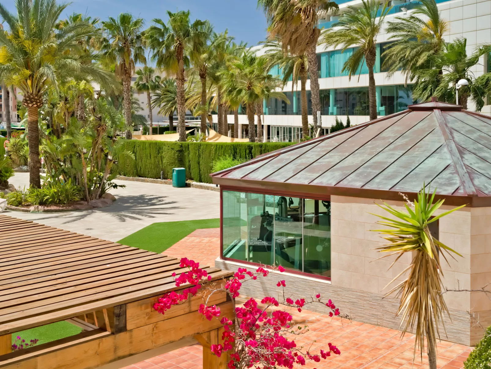 Coral Beach-Outside