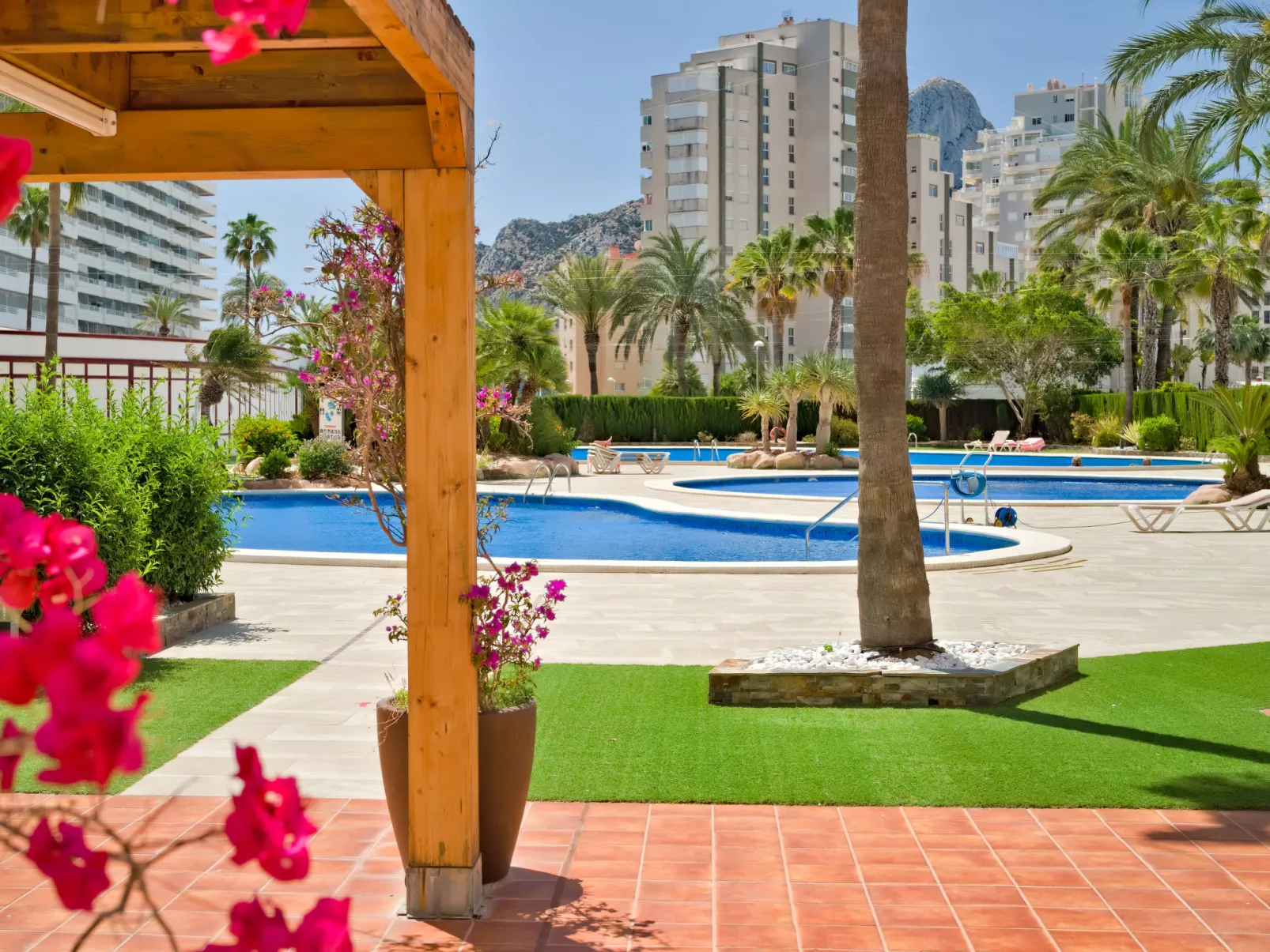 Coral Beach-Outside