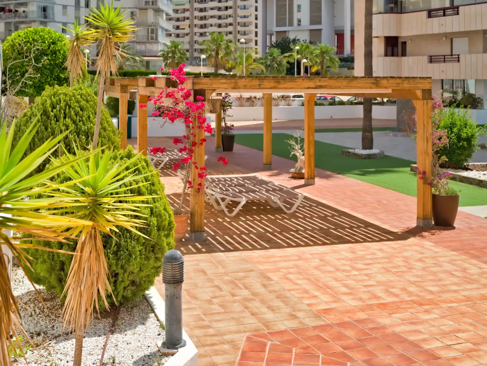 Coral Beach-Outside