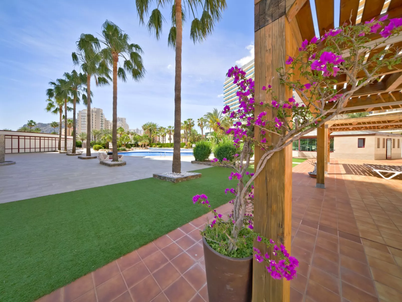 Coral Beach-Outside