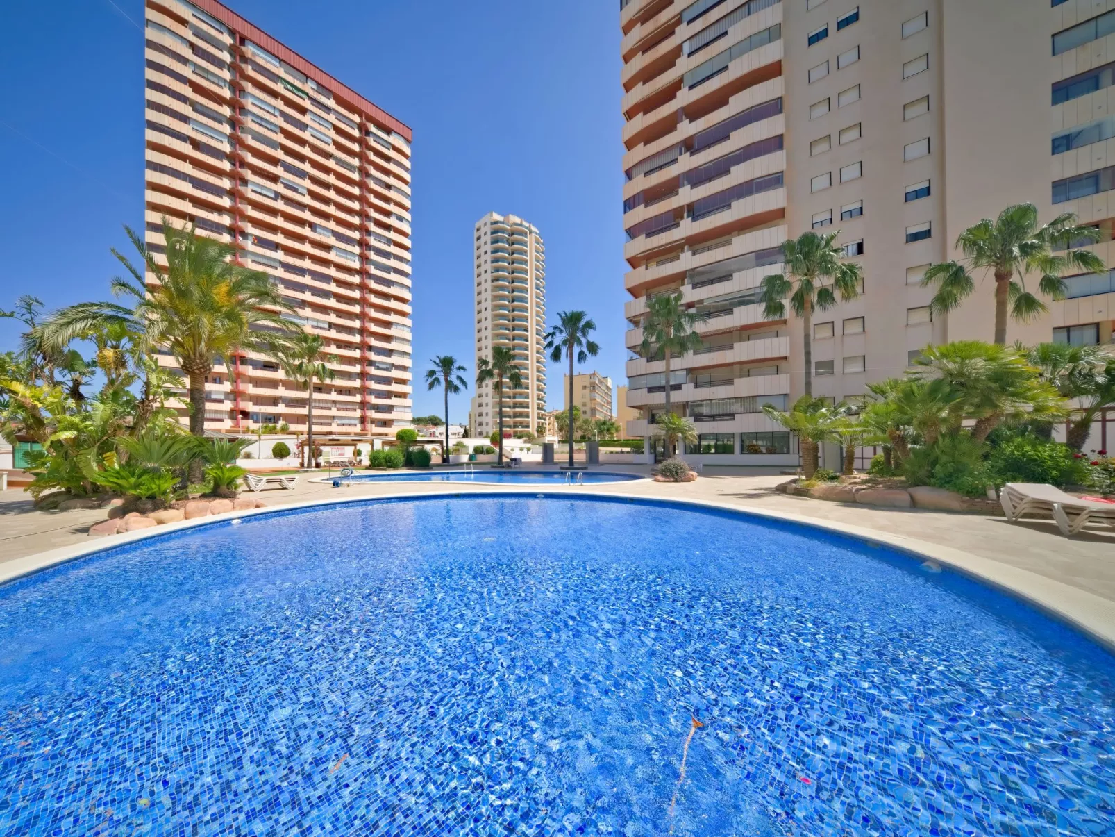 Coral Beach-Outside