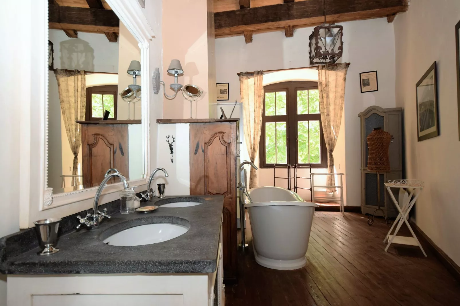 Chateau de Plèneselve 26P-Badezimmer