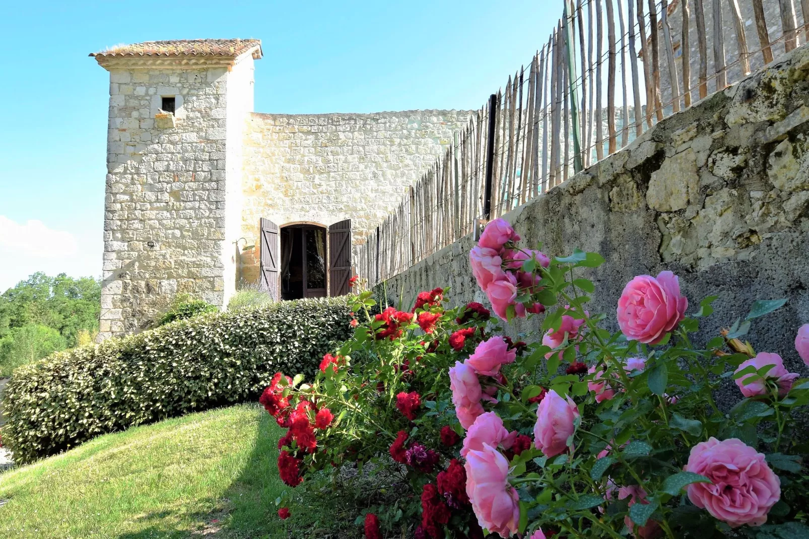 Chateau de Plèneselve 26P-Gärten Sommer
