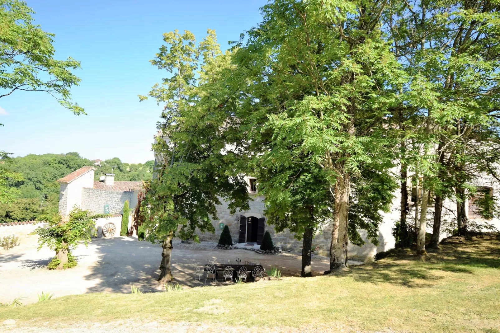 Chateau de Plèneselve 26P-Gärten Sommer