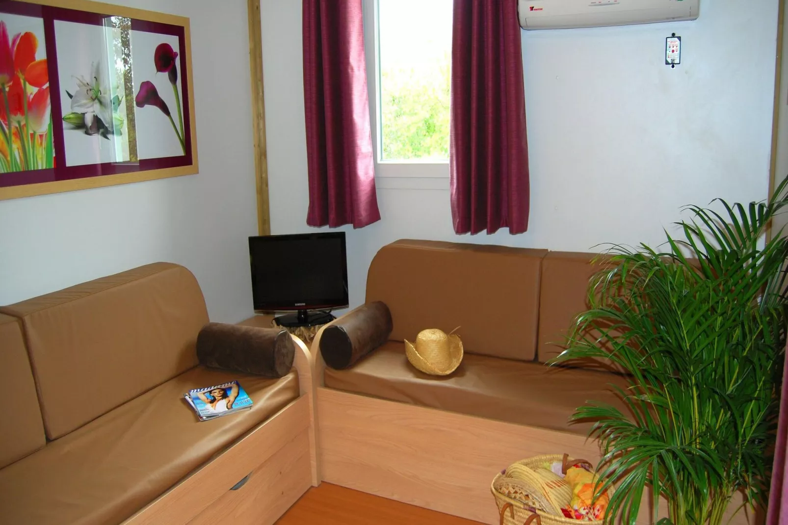 Port Lalande 4-Living room