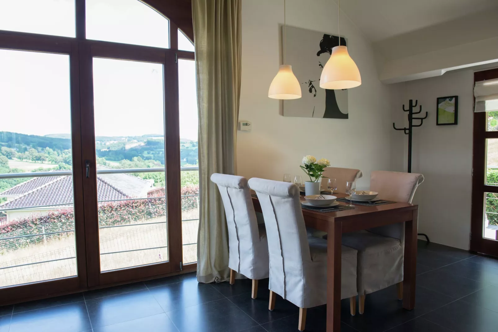 Le Chemin des Framboises-Dining room