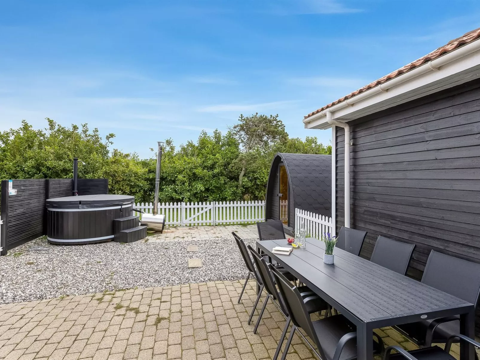 "Torhild" - 700m from the sea-Drinnen
