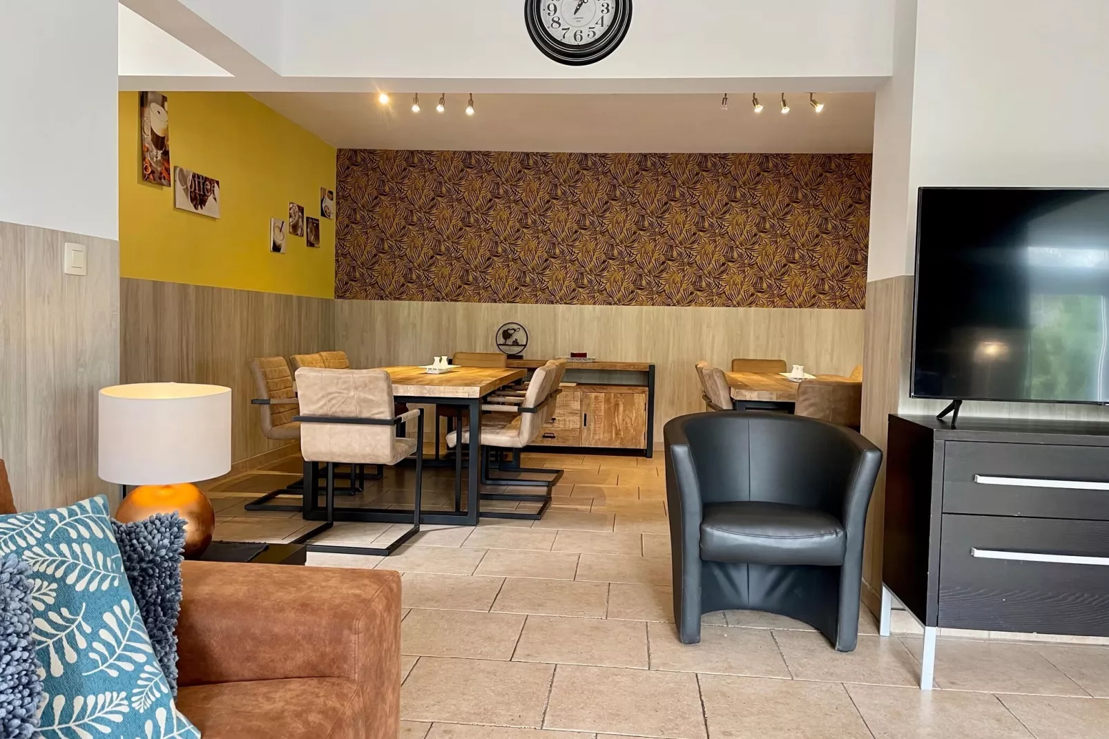 Les Bastinettes-Dining room