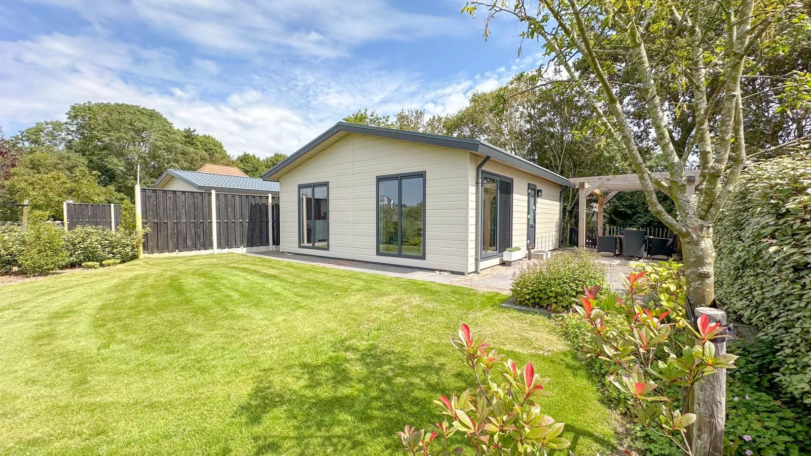 De Huismus-Exterior summer