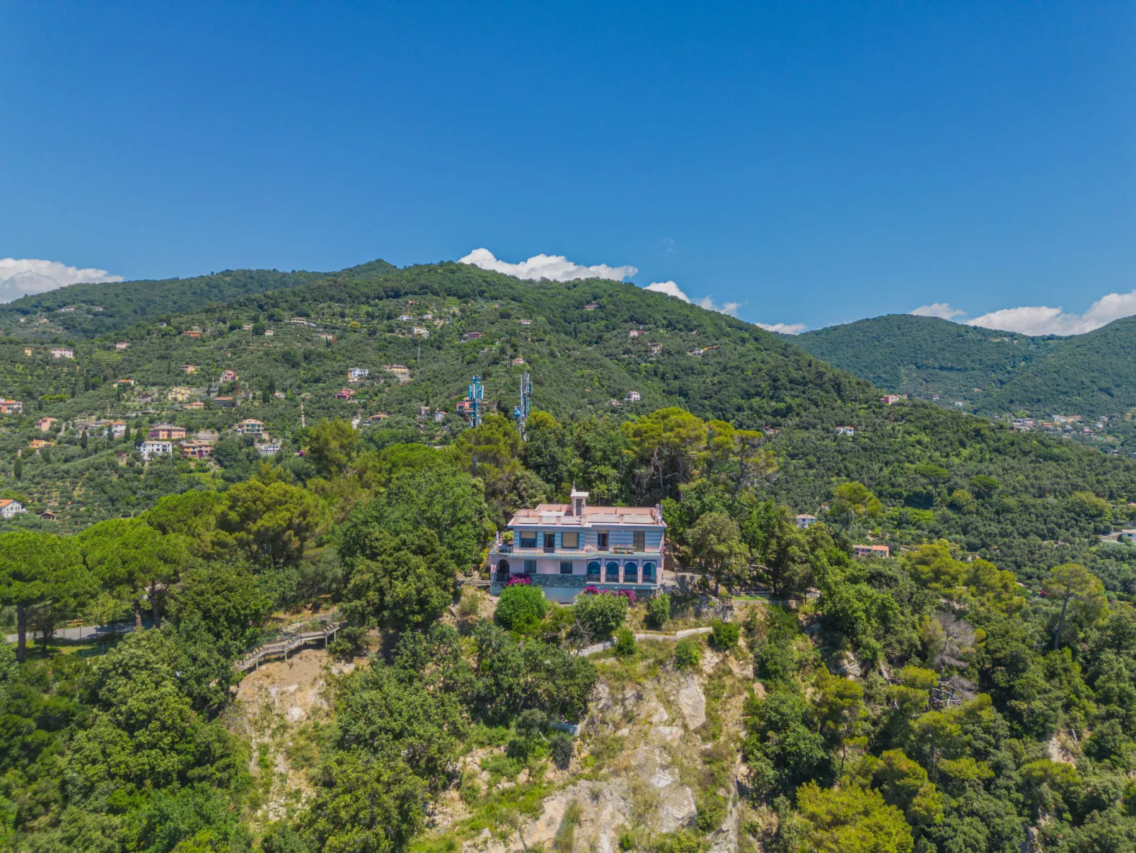 La Ginestra-Outside