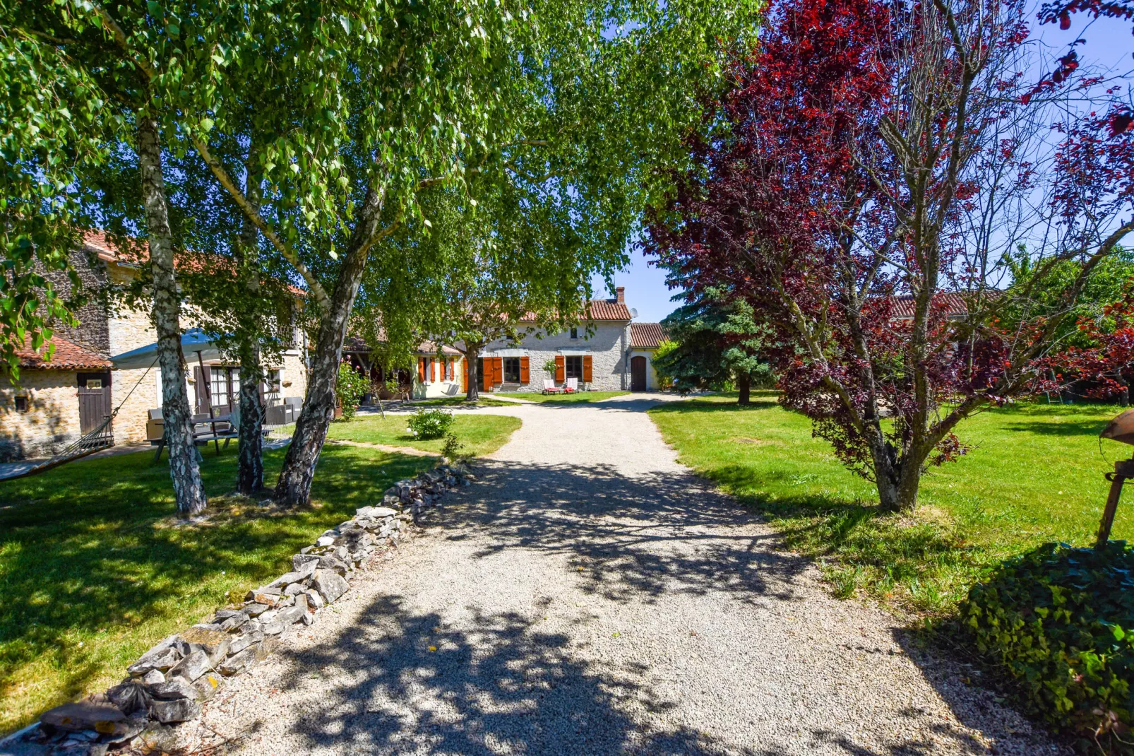 La Bergerie-Zones été à 1 km