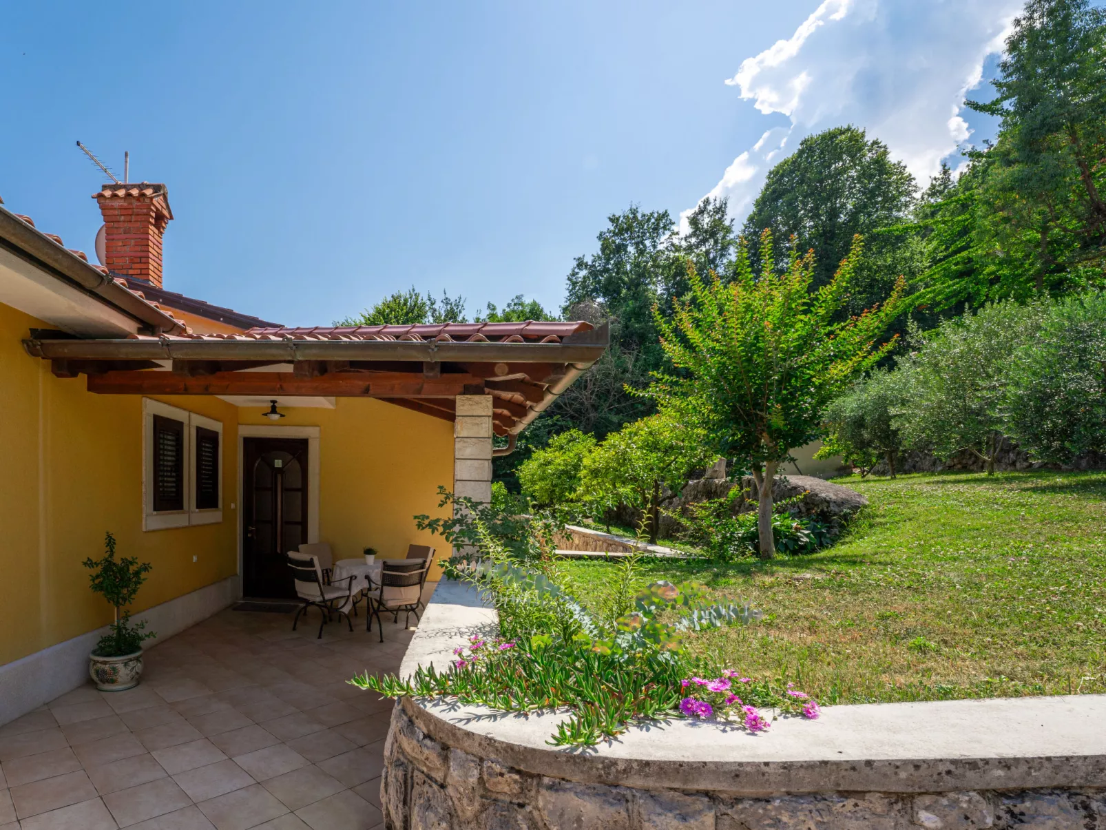 Villa Valy-Outside