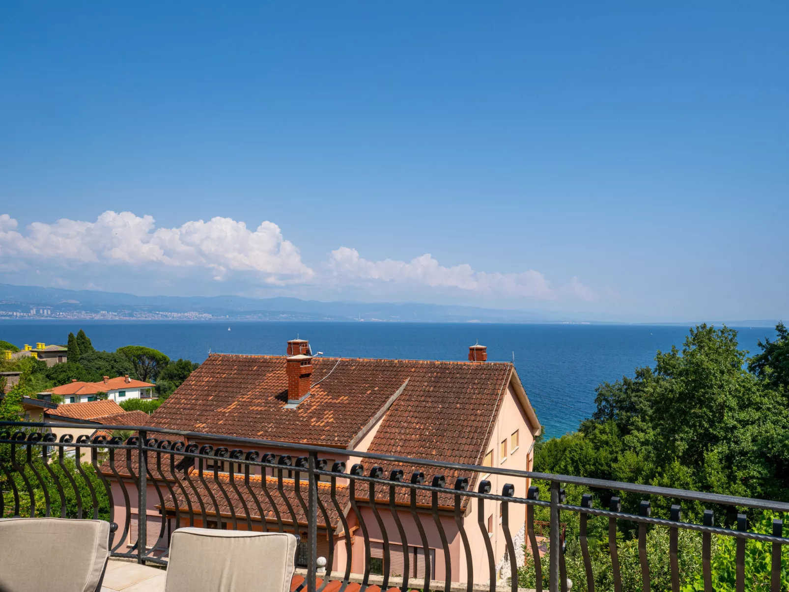 Villa Valy-Outside