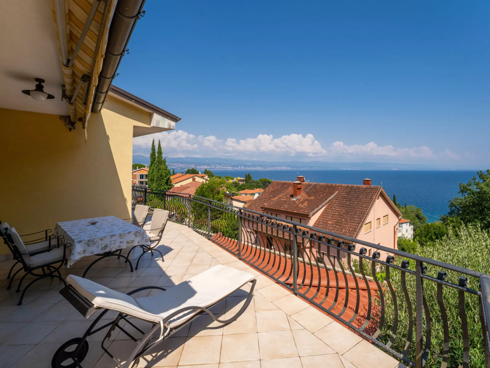 Villa Valy-Outside
