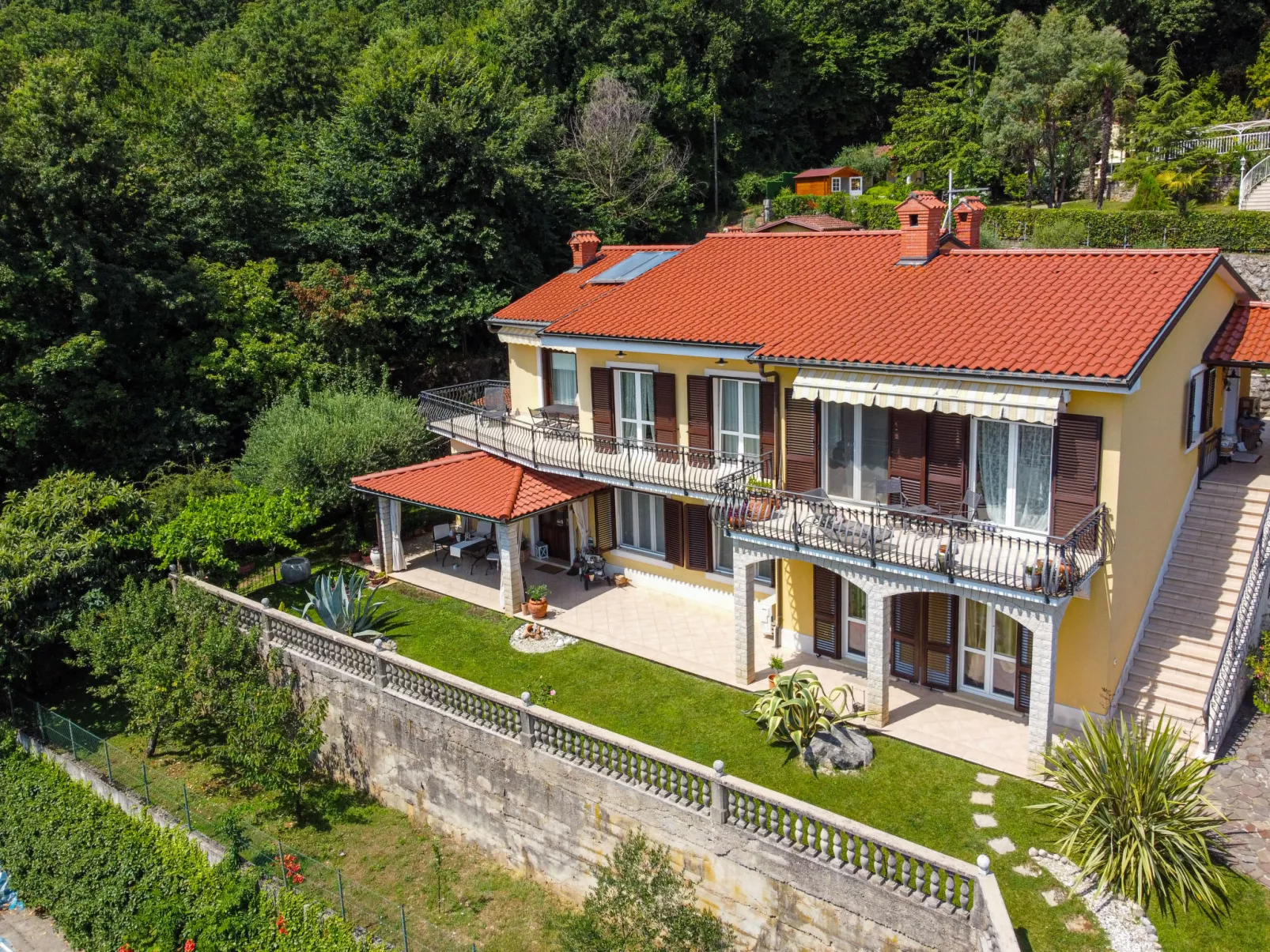Villa Valy-Outside