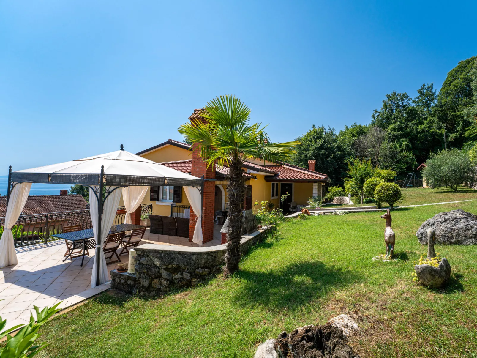 Villa Valy-Outside