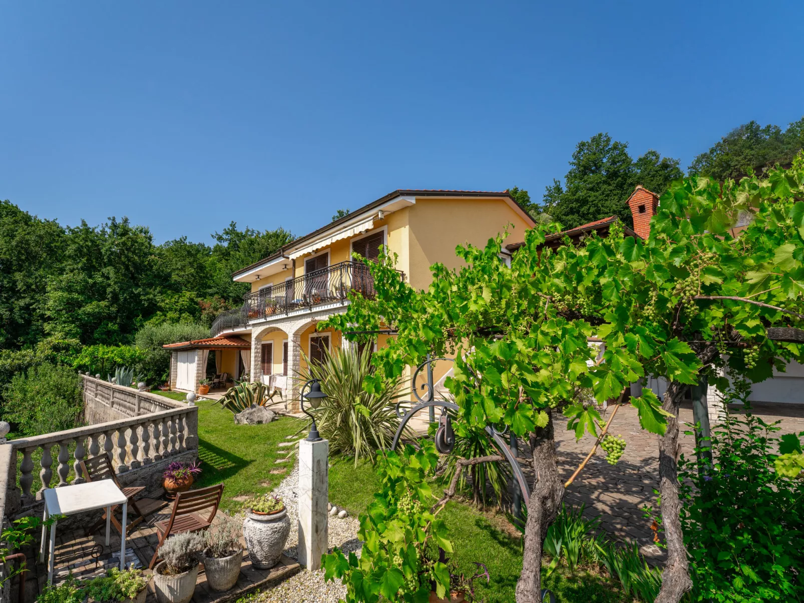 Villa Valy-Outside