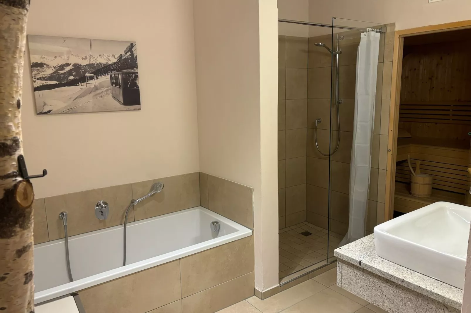 Ski in/ Ski out Traum Ferienwohnung im Skigebiet Kitzski Pass Thurn-Bathroom