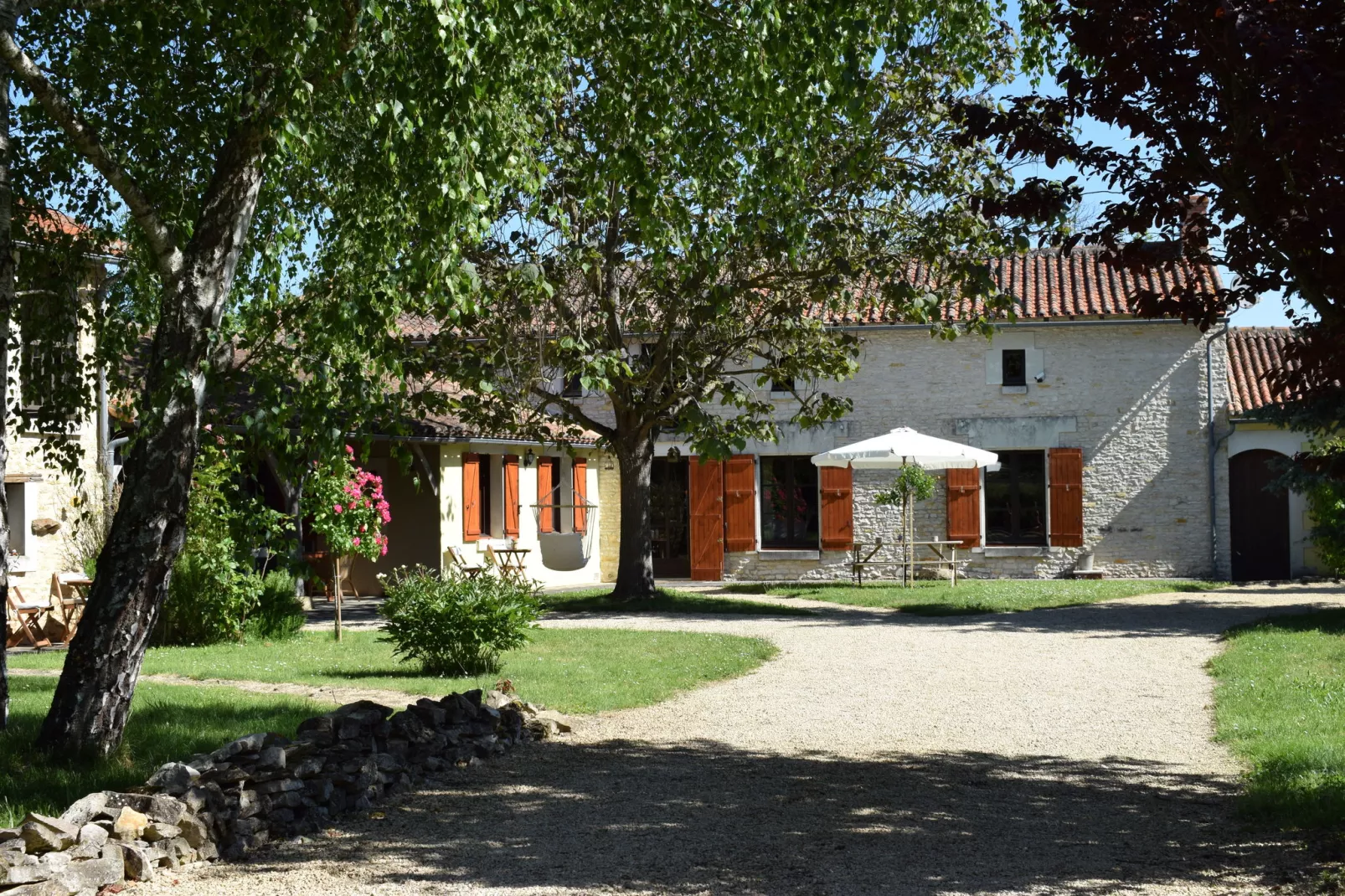 Le Mas de la Dive-Exterior summer