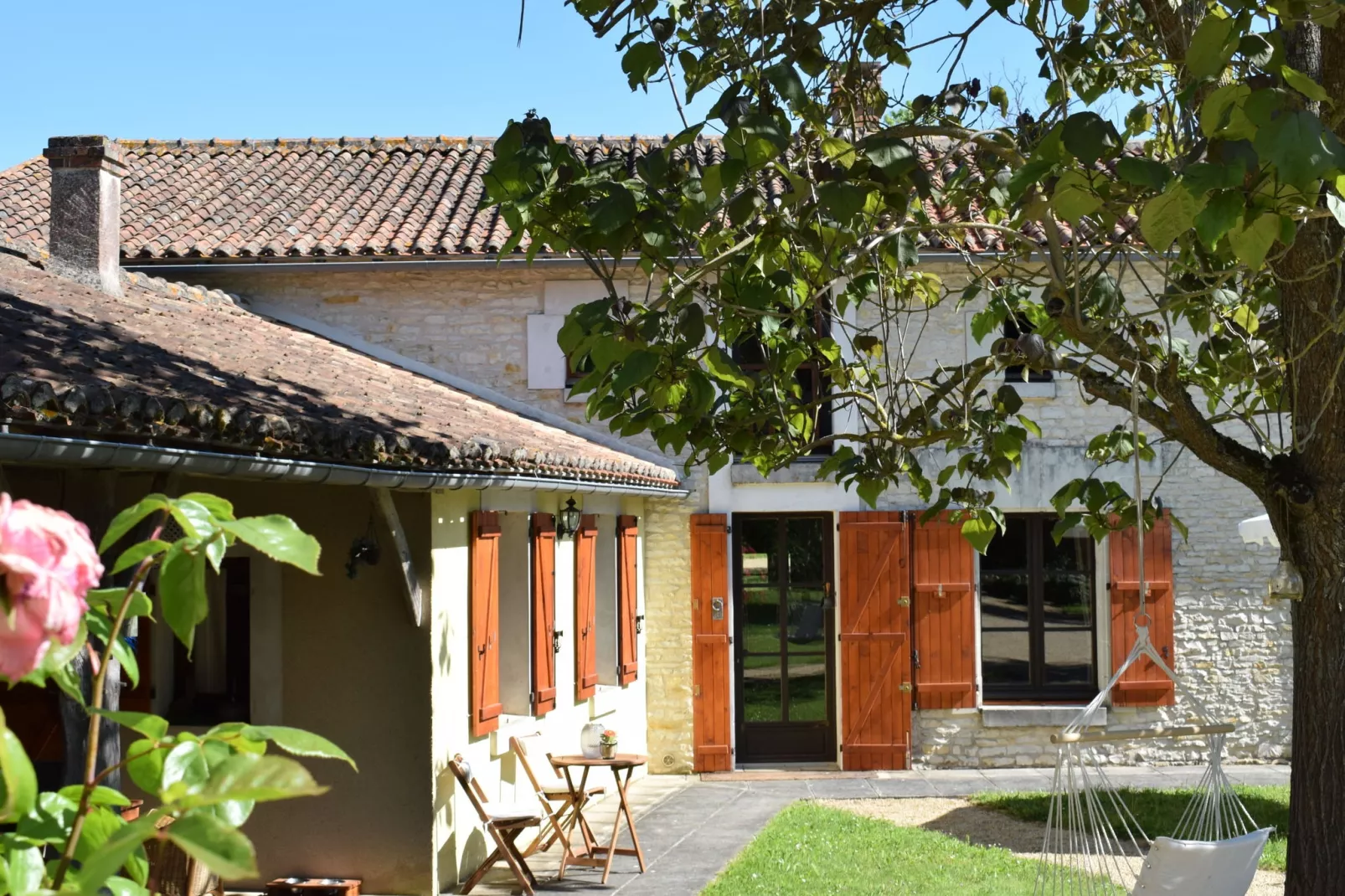 Le Mas de la Dive-Exterior summer