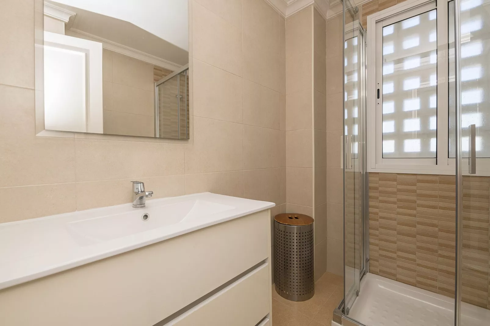 El Trebol-Bathroom