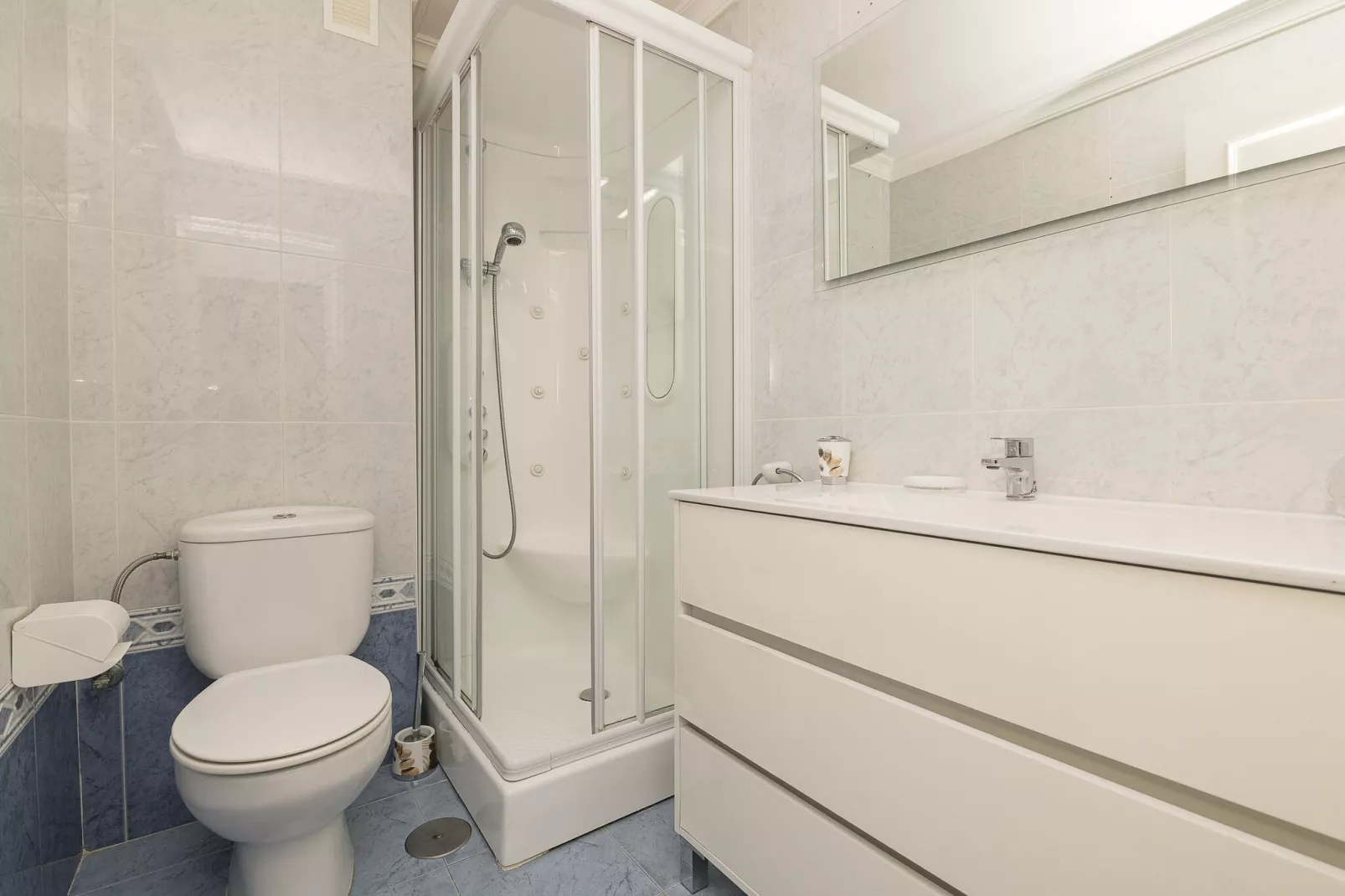 El Trebol-Bathroom