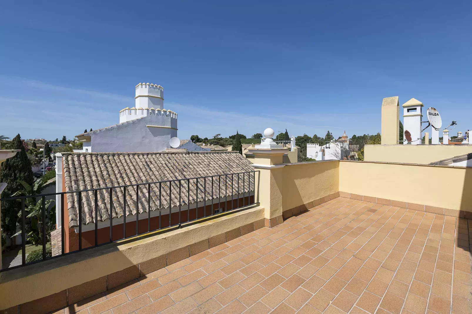 Los Jandalos-Exterior summer