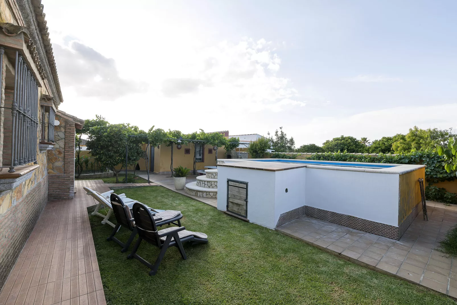 Rincon De La Huerta-Gardens summer