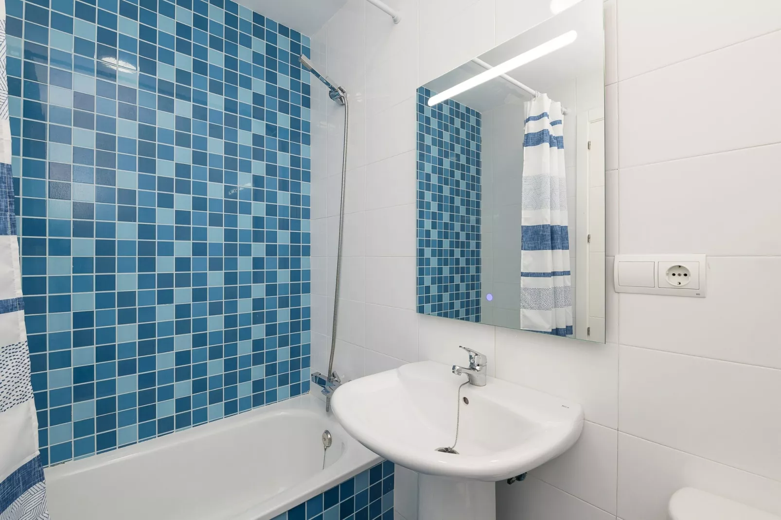 La Yerbabuena-Bathroom