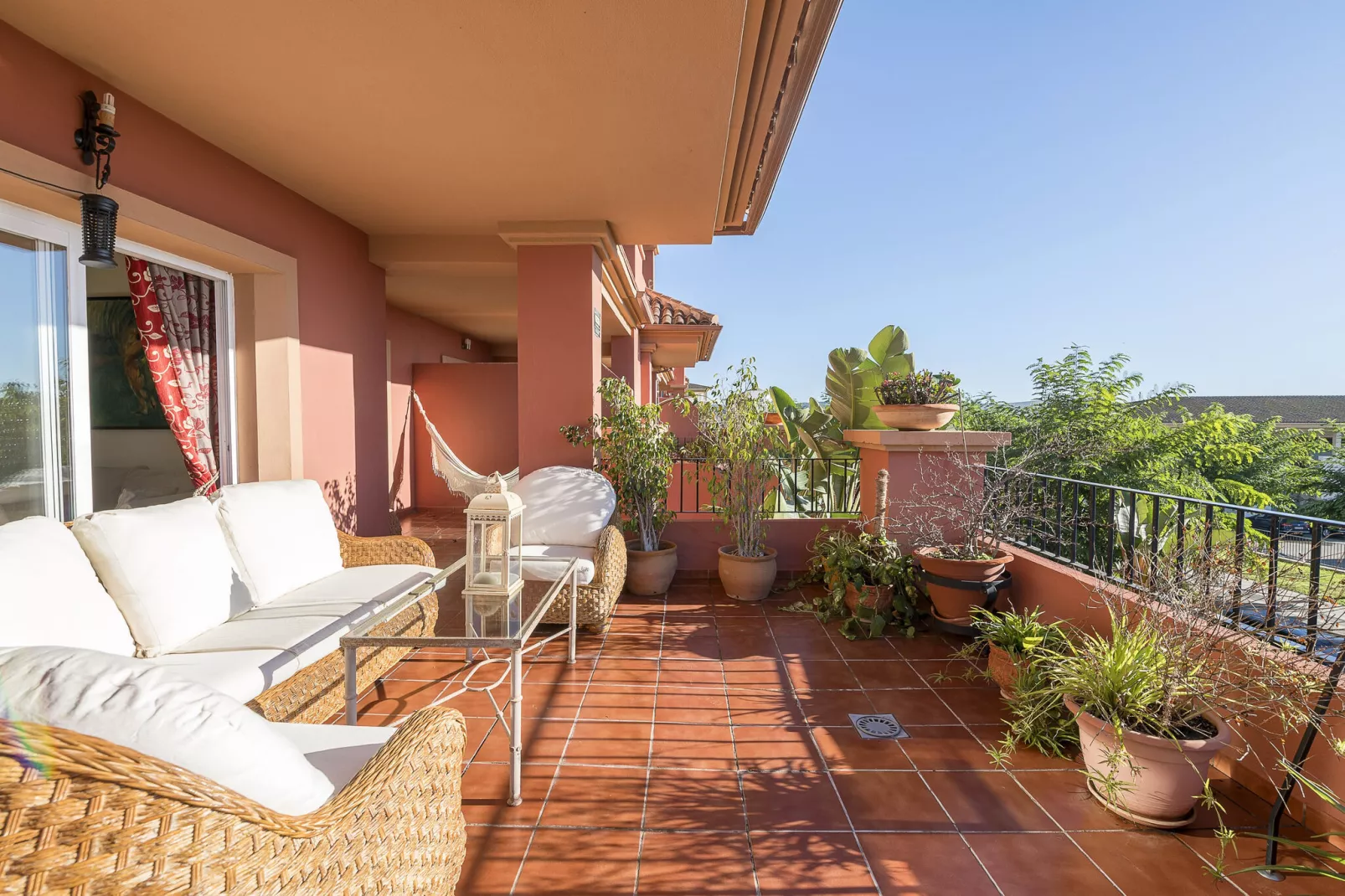 Spikes-Terrace balcony