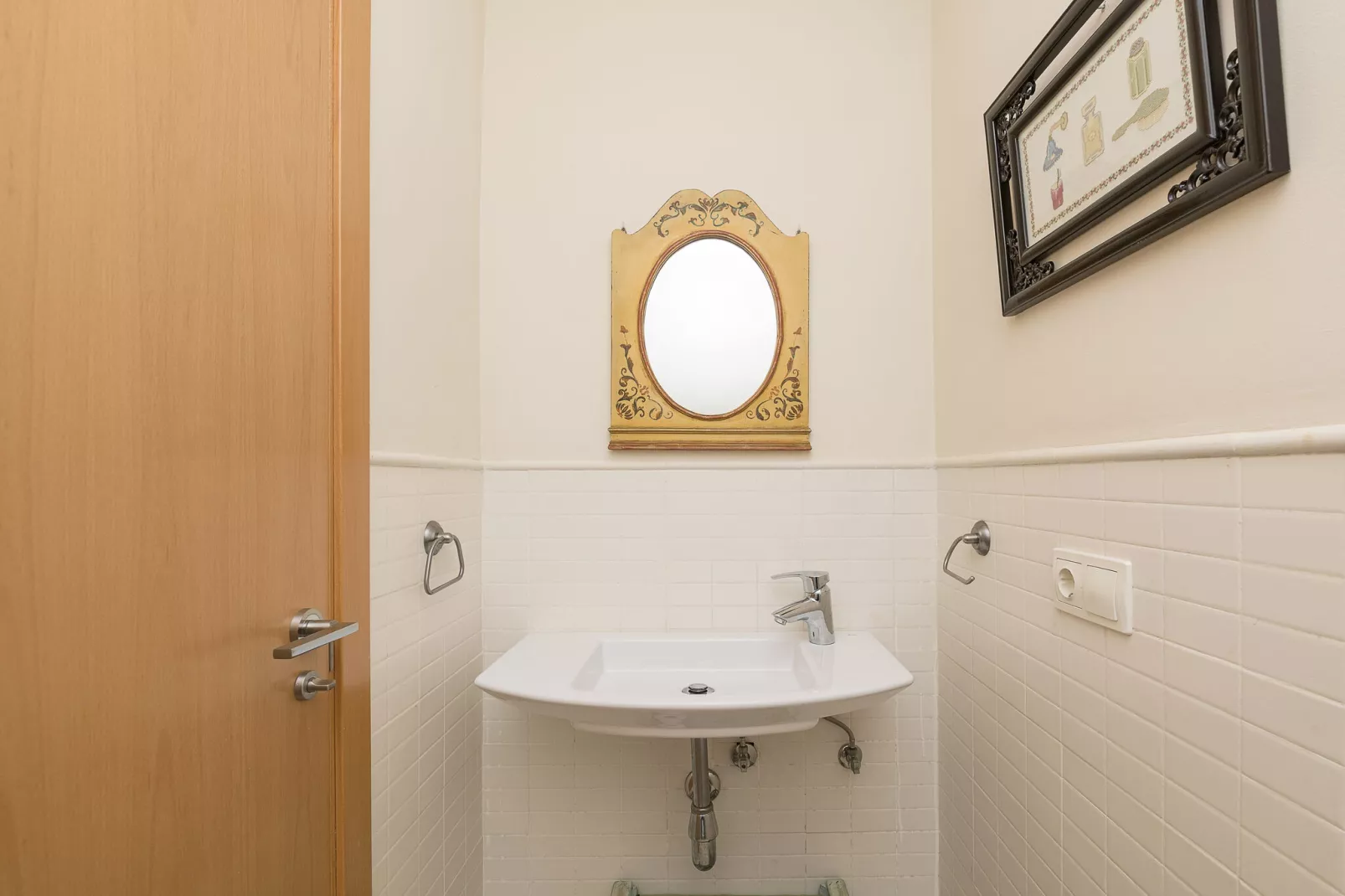 Spikes-Bathroom