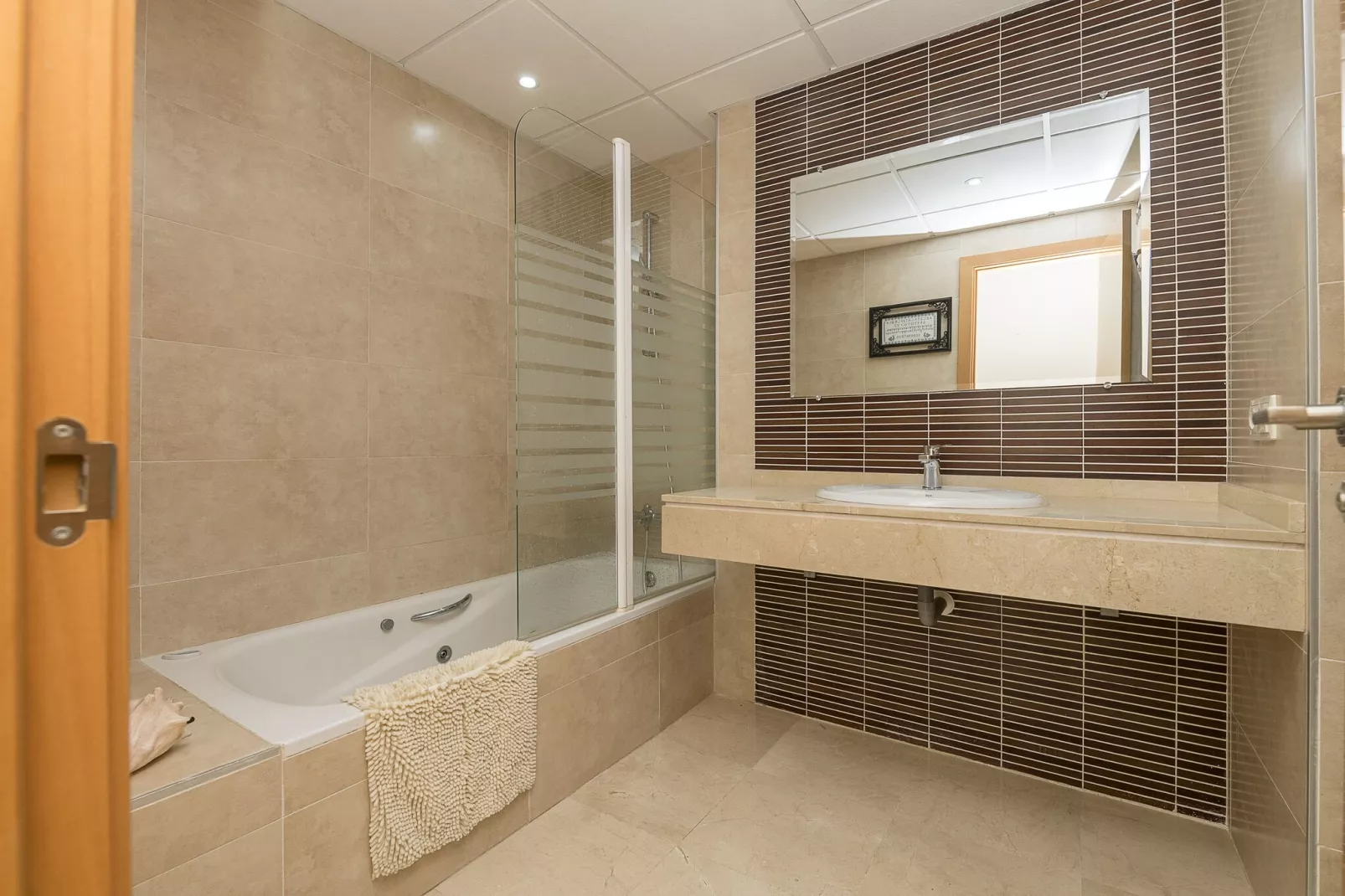 Spikes-Bathroom