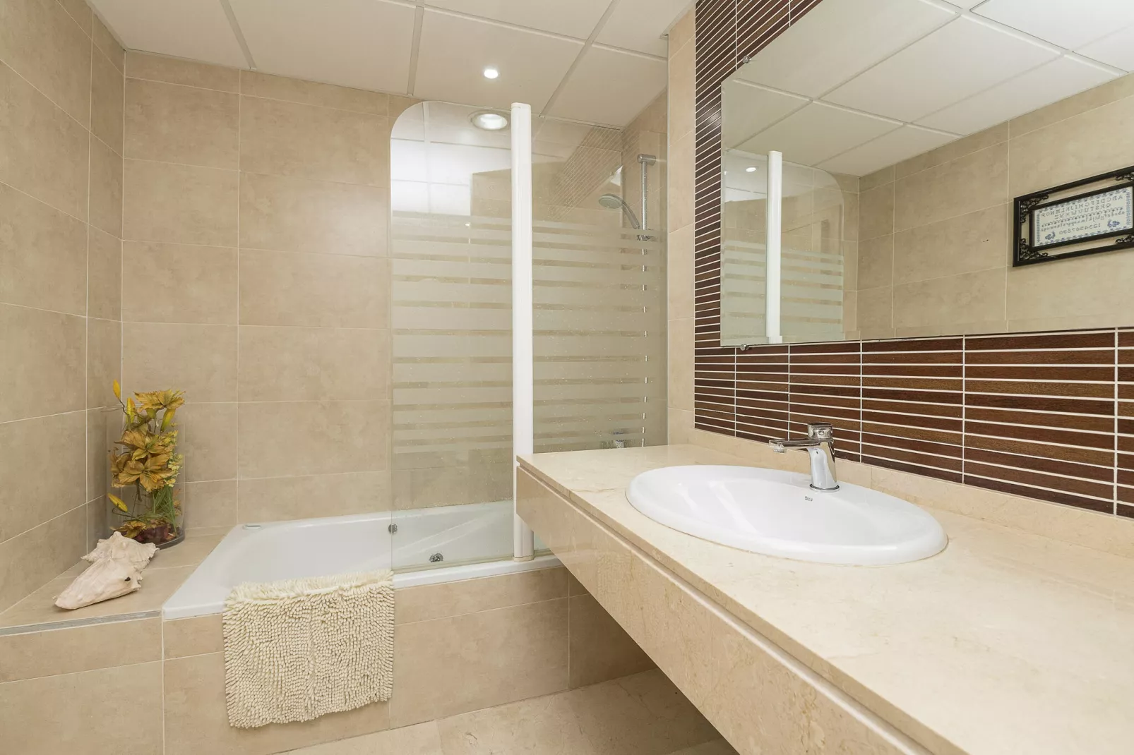 Spikes-Bathroom