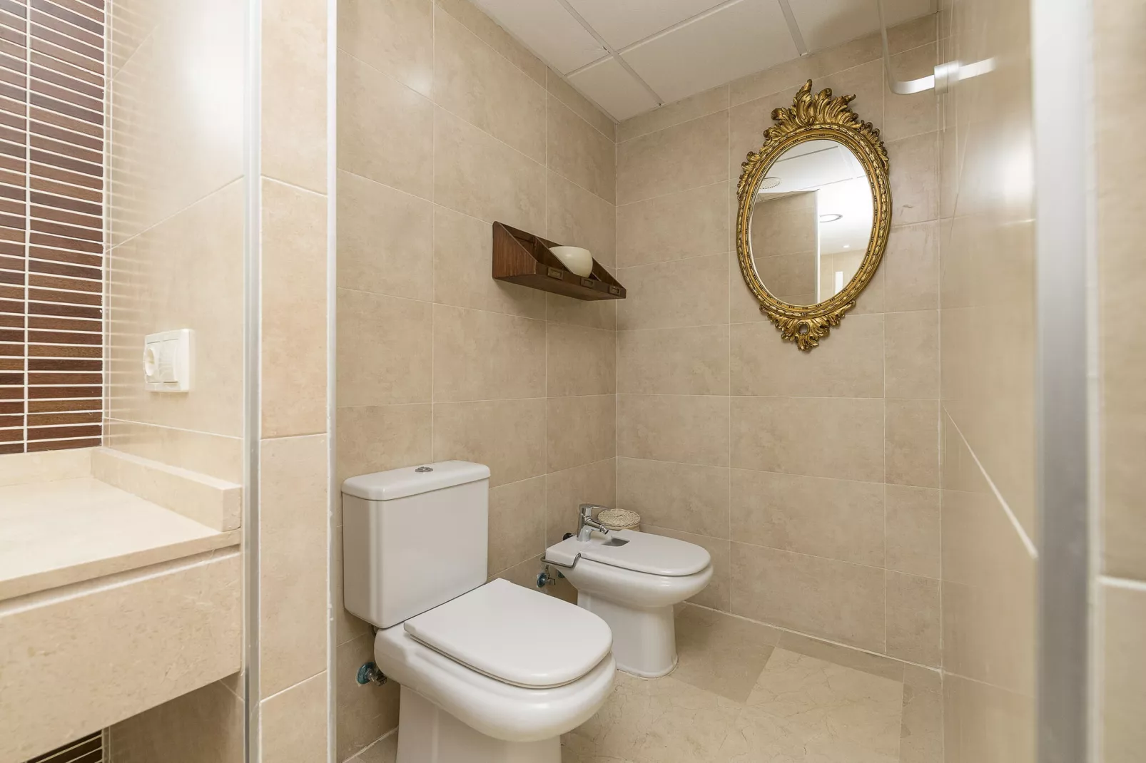 Spikes-Bathroom