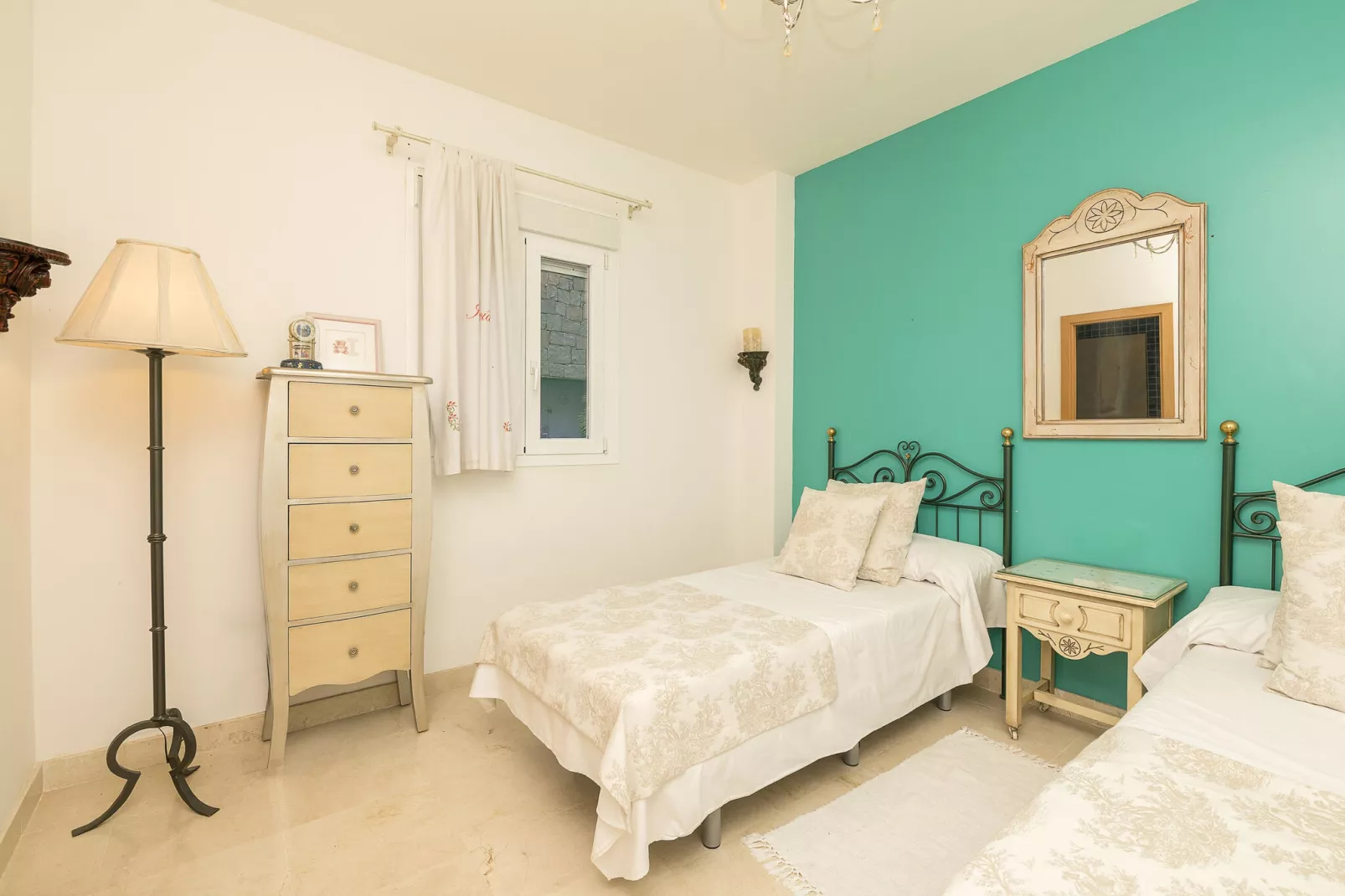 Spikes-Bedroom