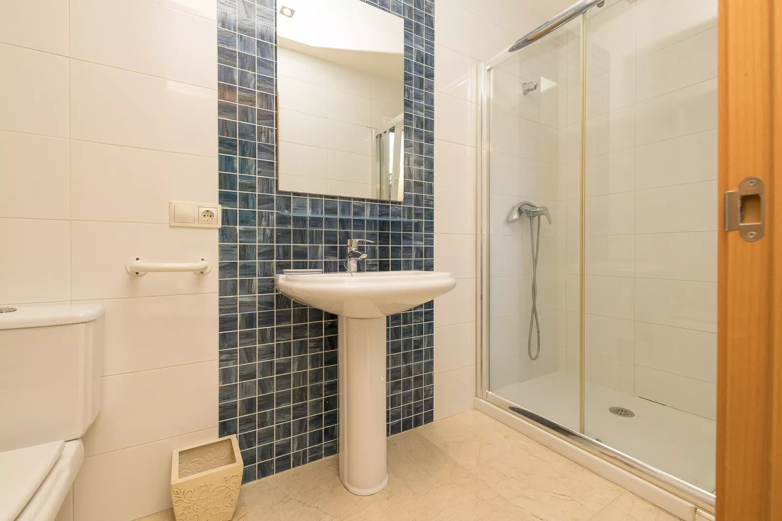 Spikes-Bathroom