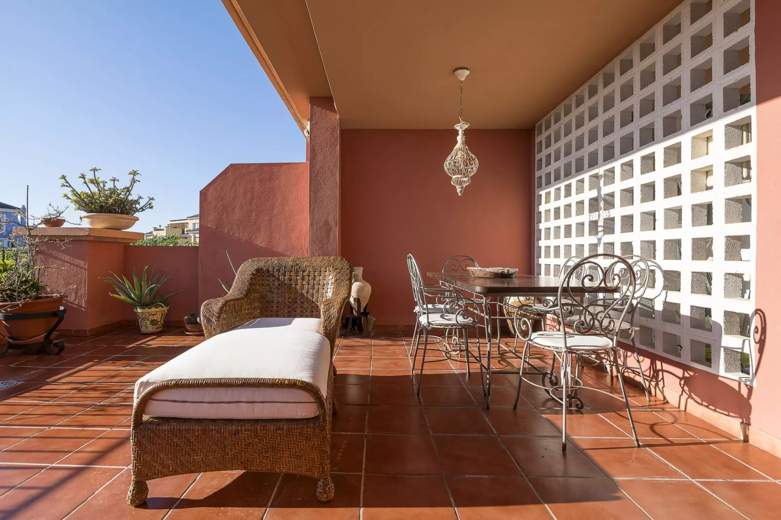 Spikes-Terrace balcony