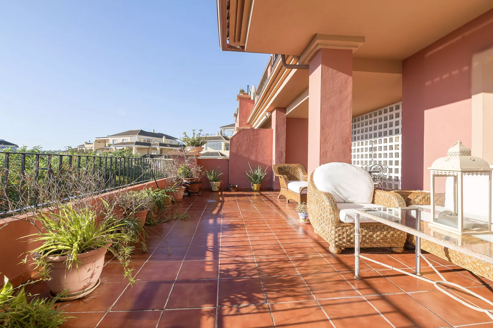 Spikes-Terrace balcony