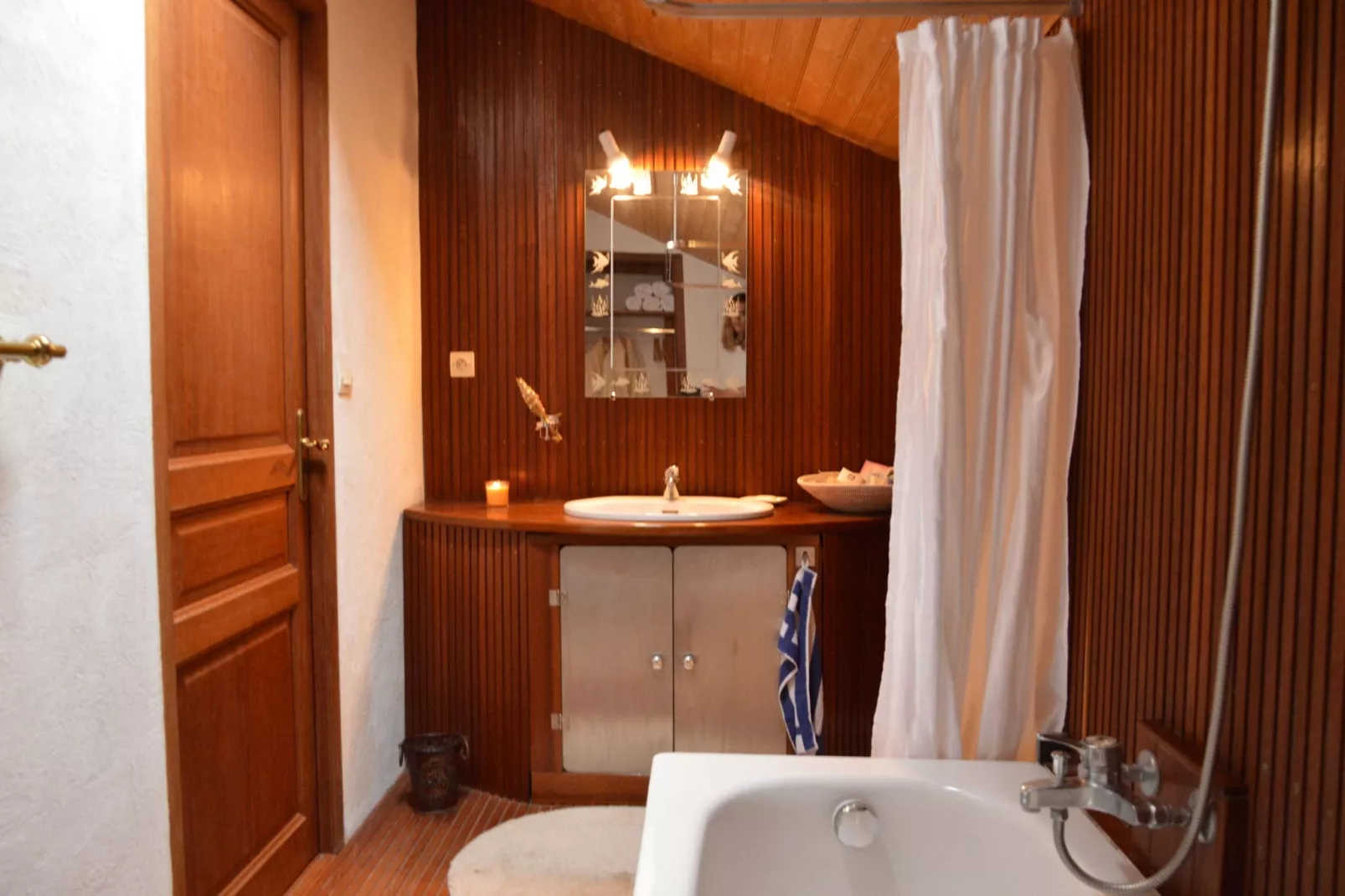 Le Mas de la Dive-Bathroom