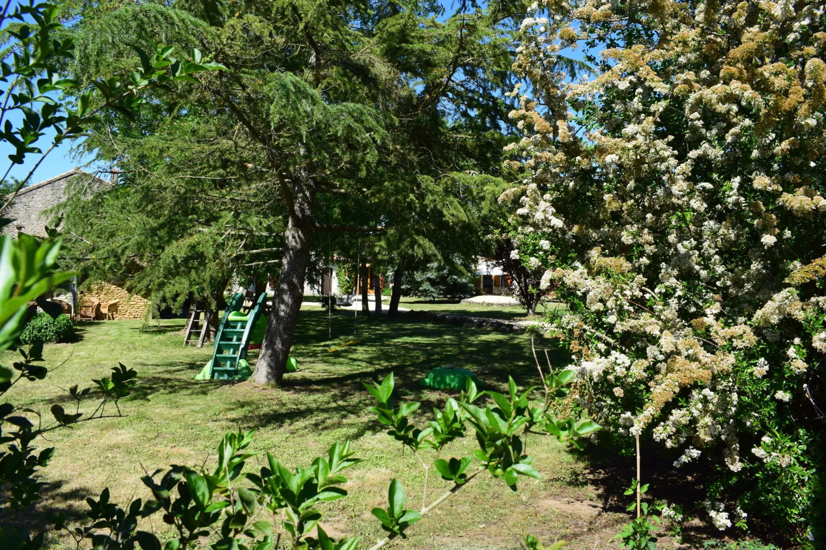 Le Mas de la Dive-Gardens summer