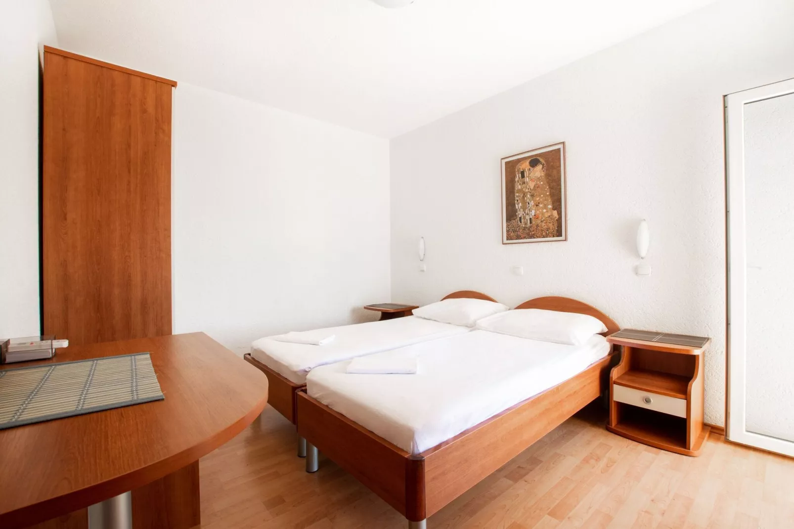 Shared pool apartment David- second floor-Bedroom