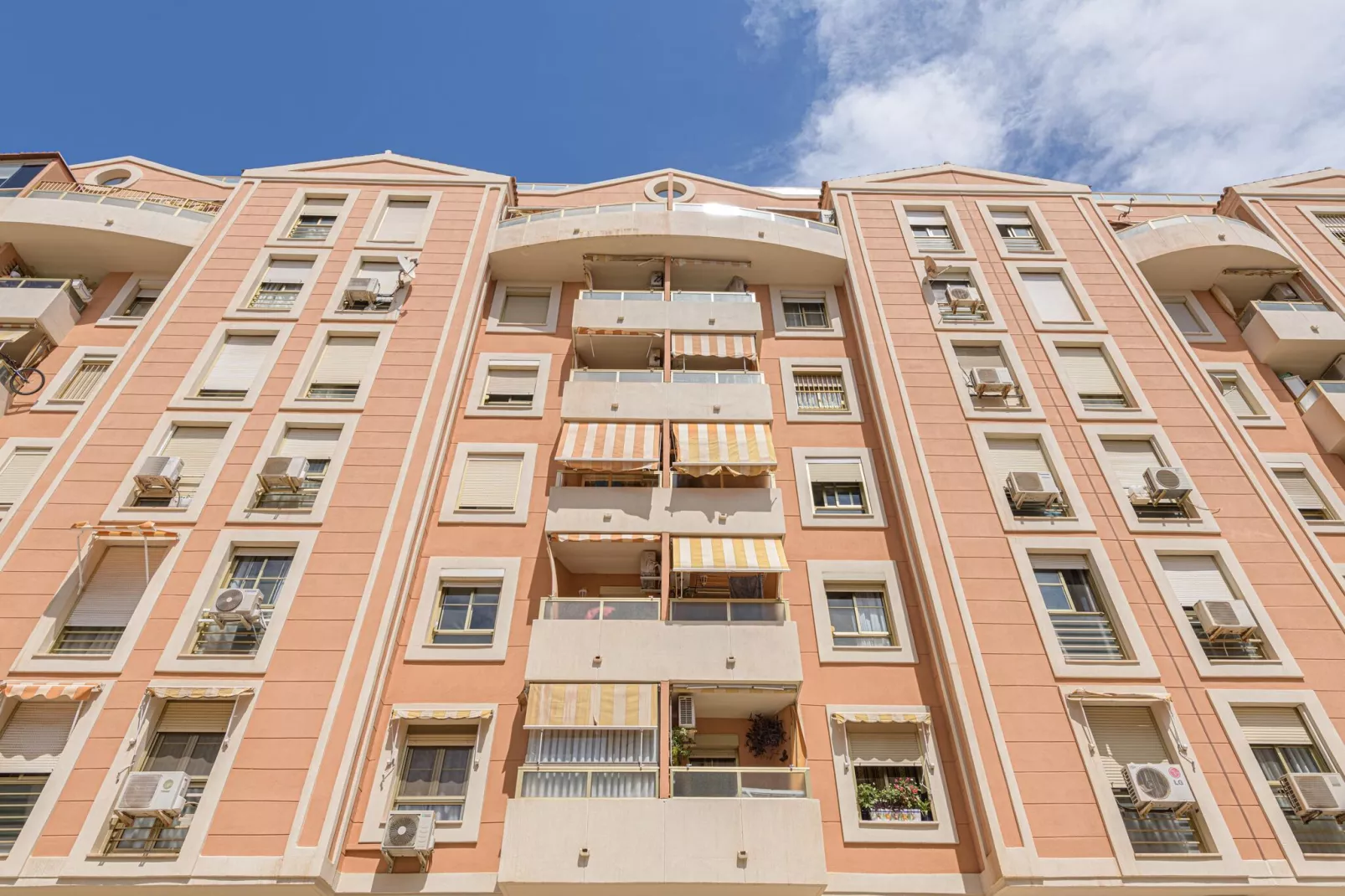 Las Candelas-Exterior summer